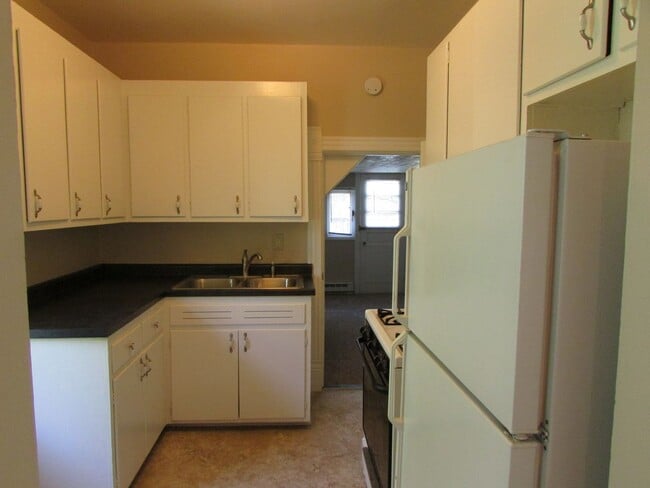 Building Photo - 2065 Winnebago St