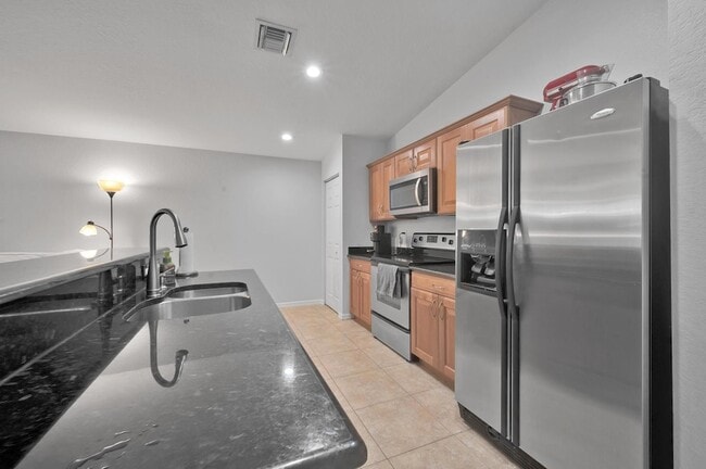 Foto del edificio - 4856 SE Duval Dr