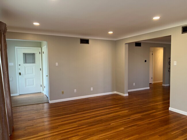 Foto del edificio - 115 Point Breeze Pl