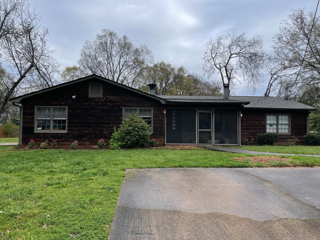 Building Photo - 2 Bedroom Duplex in Boulevard!