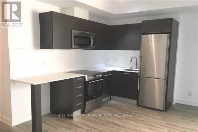 Building Photo - 42 Charles St E