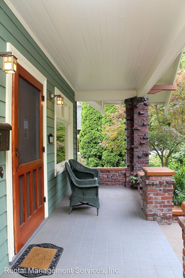 Building Photo - 4 br, 3 bath House - 4218 NE Flanders St