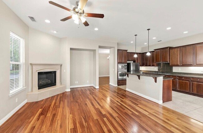 Foto del edificio - 1119 Lawrence Ln