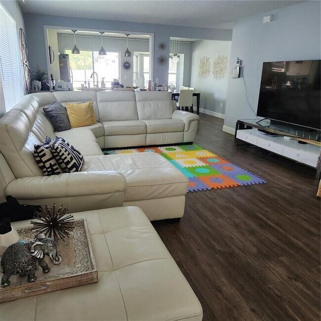 Foto del edificio - 5705 Tanagergrove Way