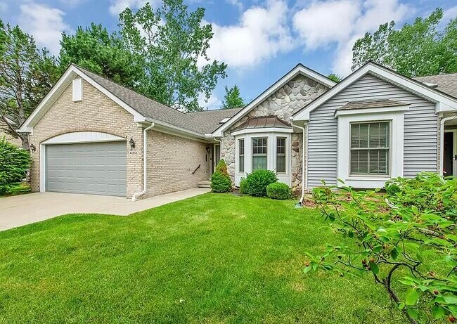 Foto del edificio - 41856 Riverwood Ct