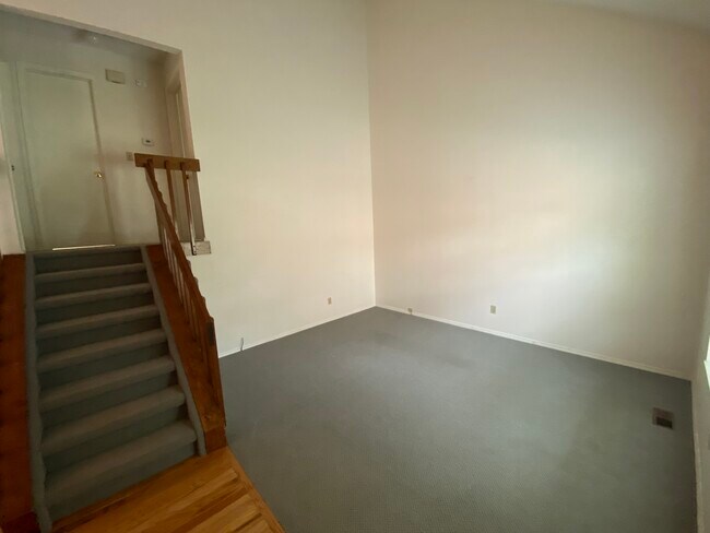 Foto del edificio - 1629 Maitland Ct