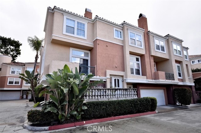 Primary Photo - 24 Crivelli Aisle