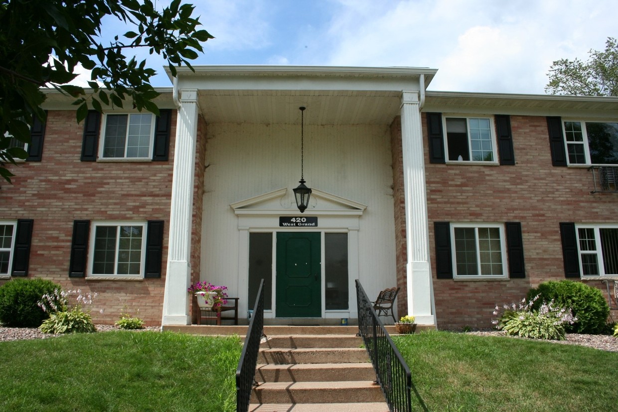 Floor Plan - Colonial Apartments