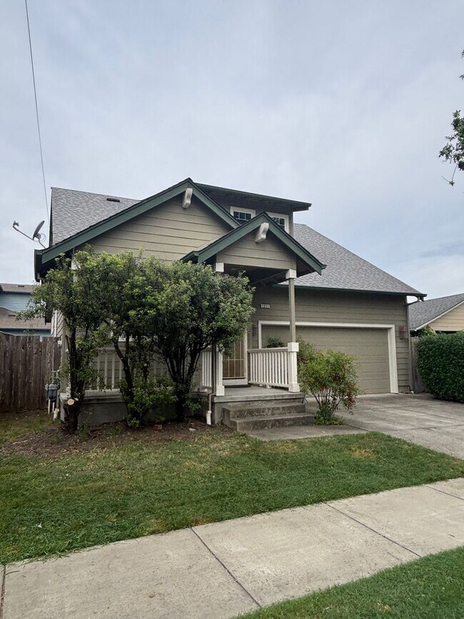 Foto del edificio - 3 Bedroom 2.5 Bathroom Single Family Home located in Northwest Santa Rosa