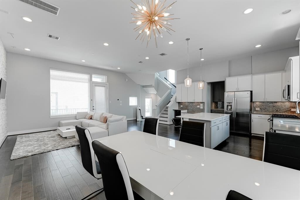 Foto del edificio - 8409 Hempstead Rd