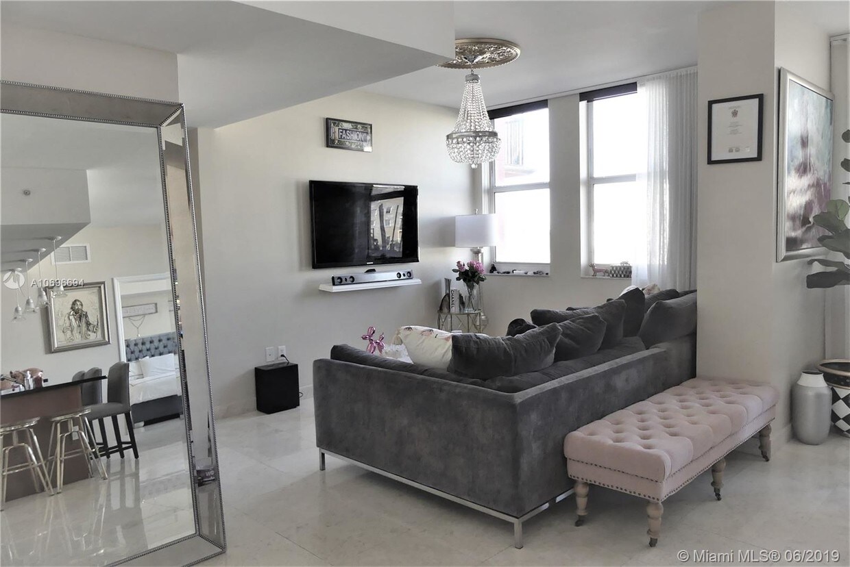Foto principal - 4100 Salzedo St