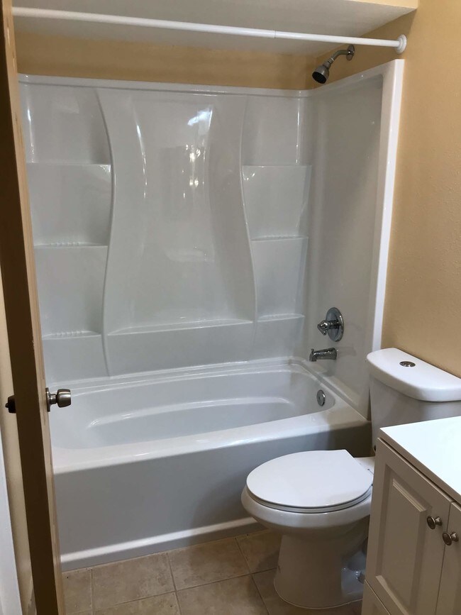 bathroom1 - 4885 Cole St