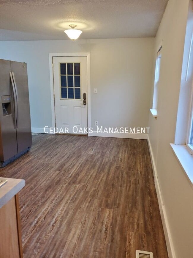 Building Photo - 2202 Dogwood Pl