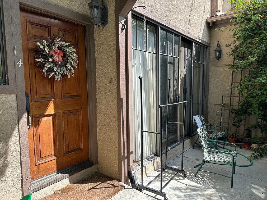 Foto principal - 832 Magnolia Ave