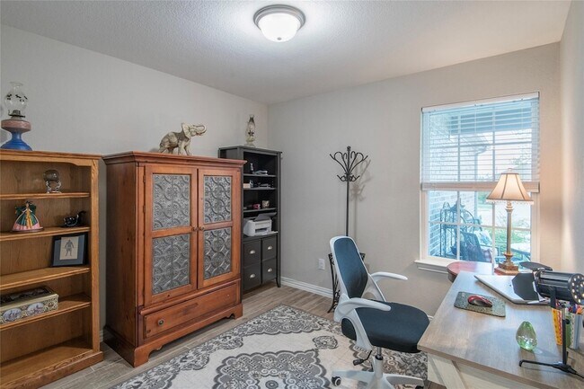 Foto del edificio - 7633 Rampart Dr