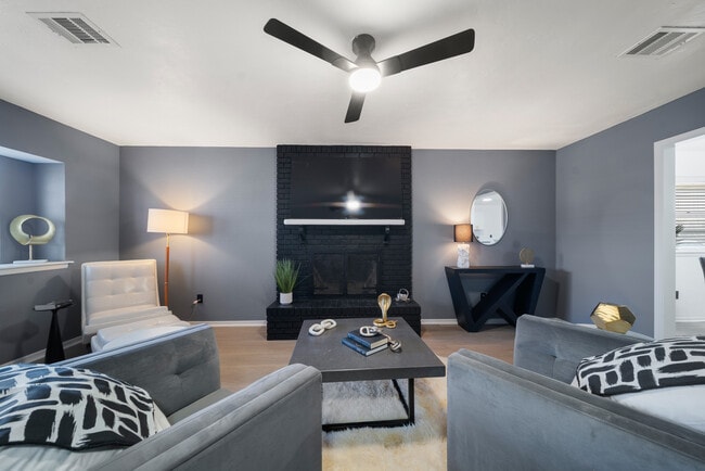 Photo - 5800 NW 45th St House