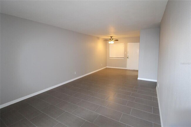 Foto del edificio - 3001 Bee Ridge Rd