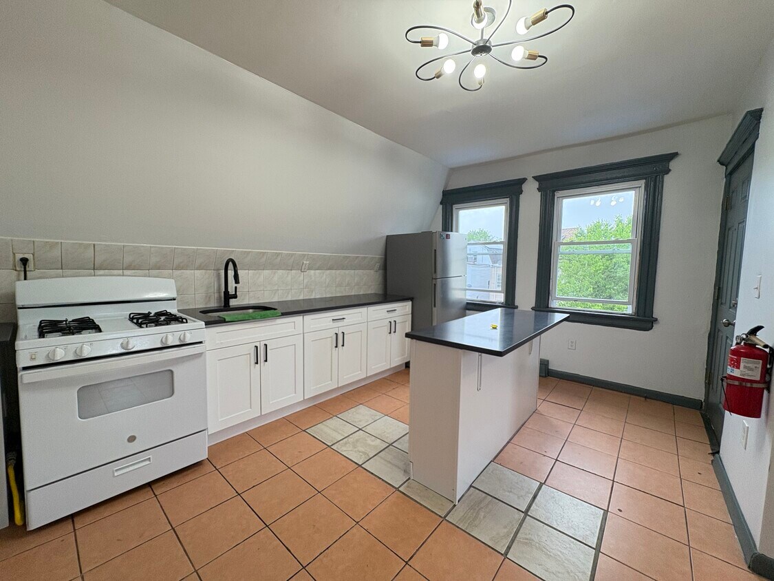 Foto principal - 287 Avon Ave