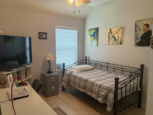 Foto del edificio - 23910 Fairport Harbor Ln