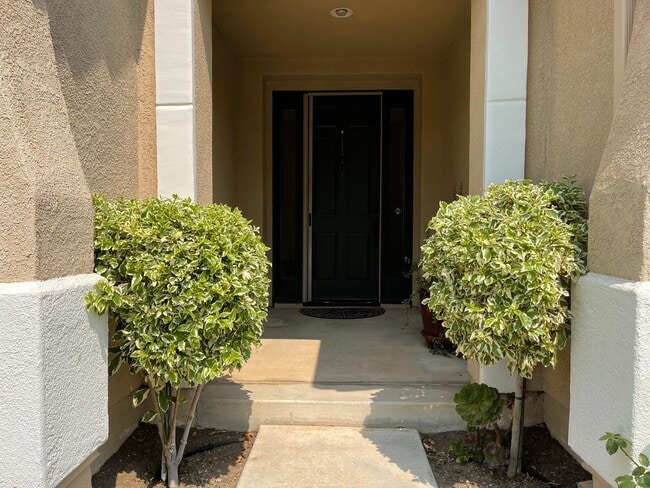Building Photo - Spacious 4 bed 3 bath Newbury park home
