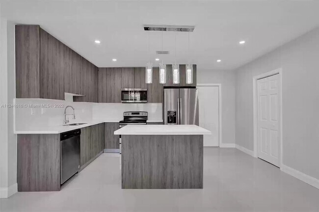 Foto del edificio - 2410 Rodman St