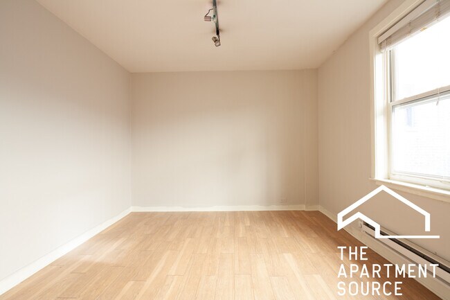 Foto del edificio - 511 W Belmont Ave