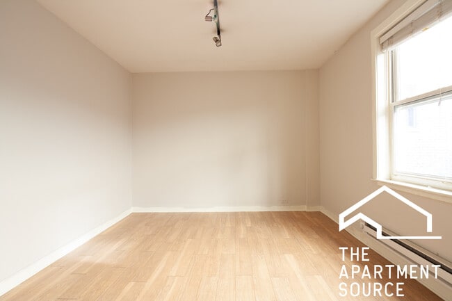 Building Photo - 511 W Belmont Ave