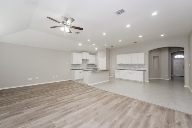 Building Photo - 3903 Bridle Path Ln