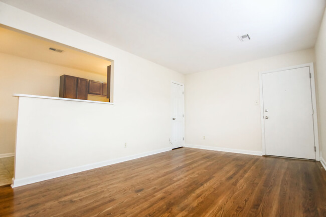 Living room - 1353 Royalty Ct