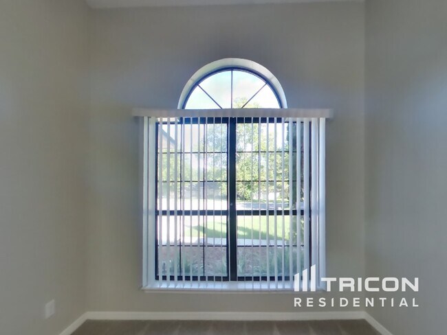 Building Photo - 8808 Mountain Lake Dr S