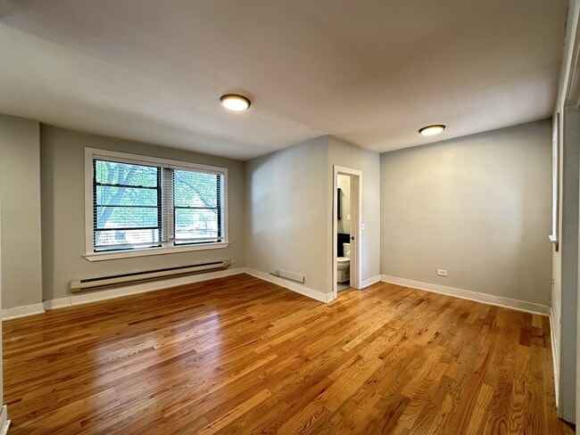 Building Photo - 4530 N Damen Ave