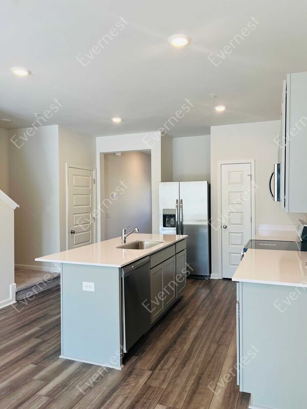 Building Photo - 679 Birdie Dr