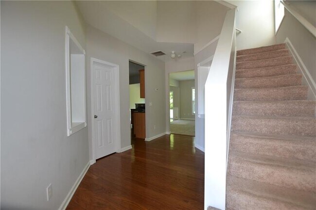 Foto del edificio - 6025 Ellington Cove