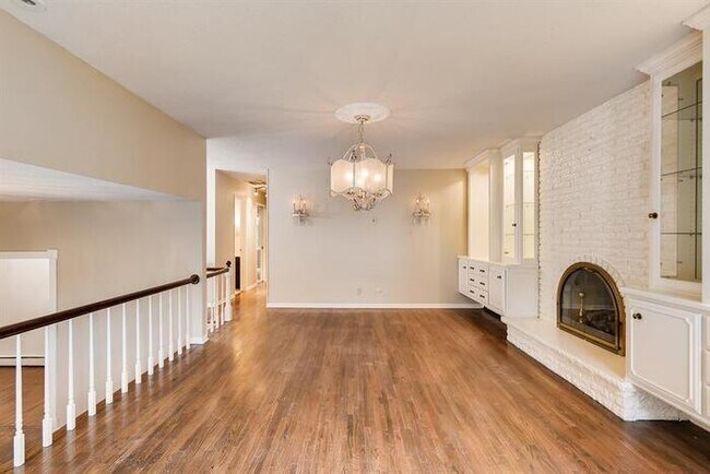 Building Photo - 2116 Greenbrier St, St Paul, MN, 55117