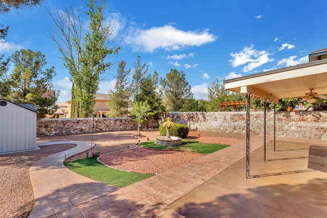 Foto del edificio - 7145 Tierra Taos Dr