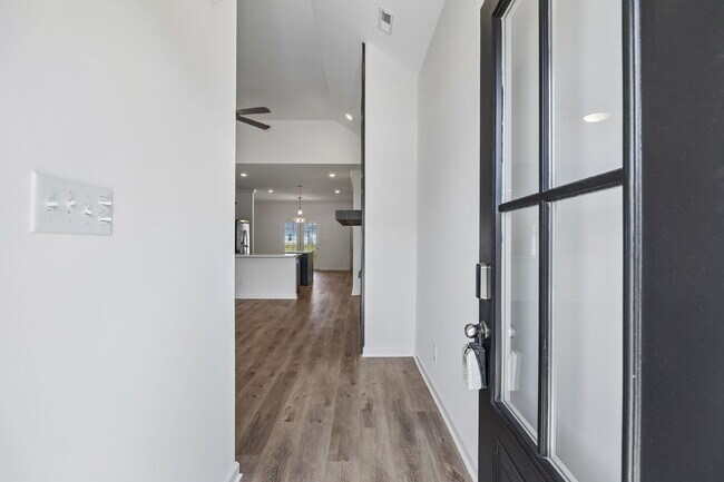 Building Photo - 645 Woodrush Dr