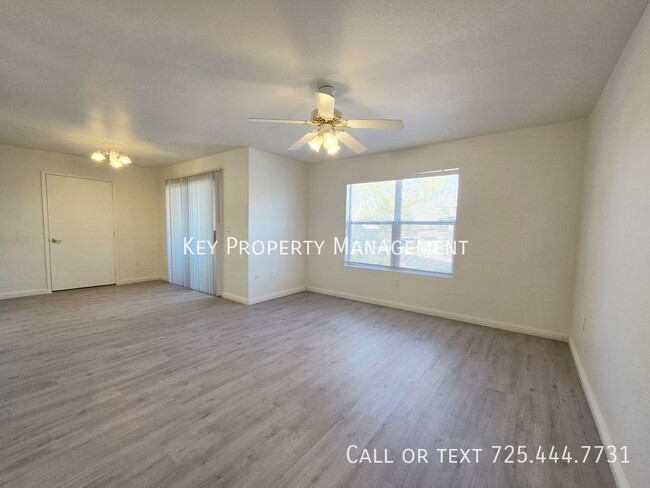 Foto del edificio - 3 BEDROOM 2 BATH SILVERADO RANCH CONDO WIT...