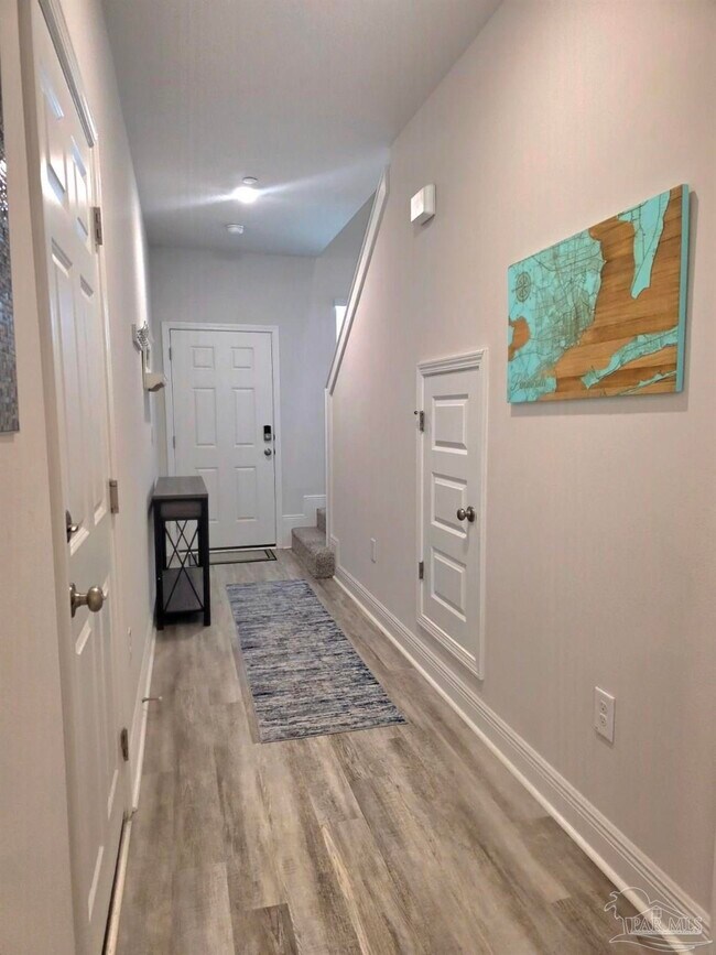 Foto del edificio - 7158 Village Ln