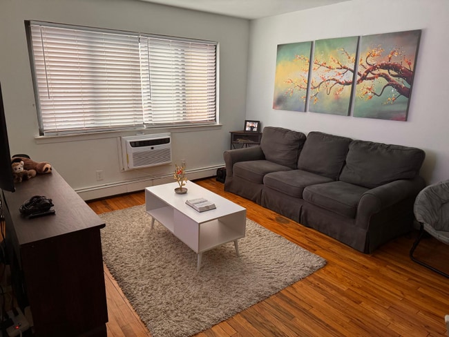 Building Photo - 401 US-22