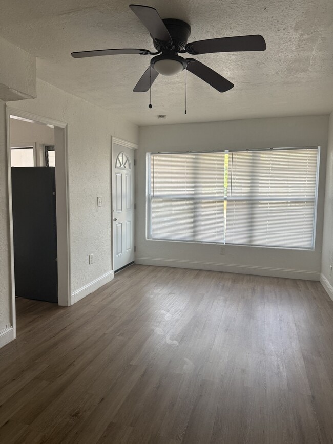 Foto del edificio - 1154 W 22nd St