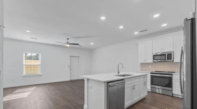 Building Photo - 517 Hill Ln