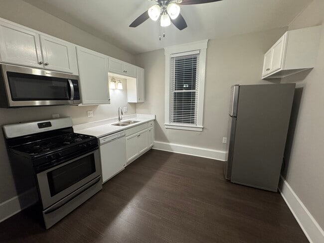 Kitchen, gas stove dishwasher - 105 Public Sq