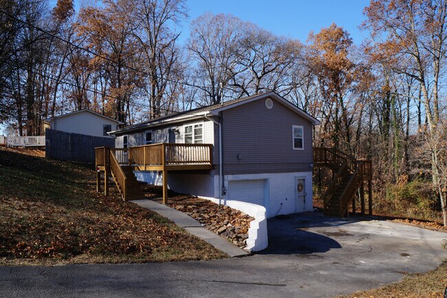 Building Photo - 6343 Cadbury Dr NW