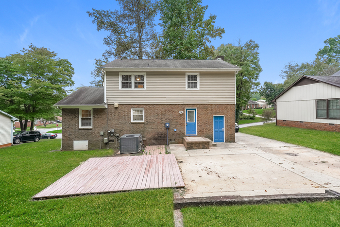 Building Photo - Bright 3-Bedroom!