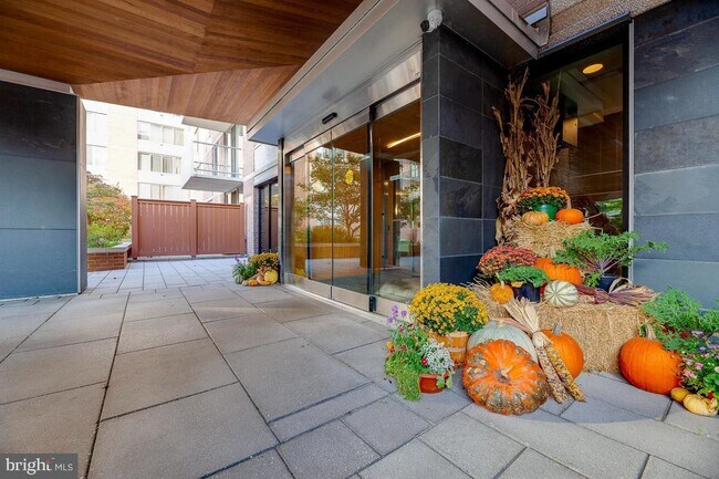 Foto del edificio - 2939 Van Ness St NW