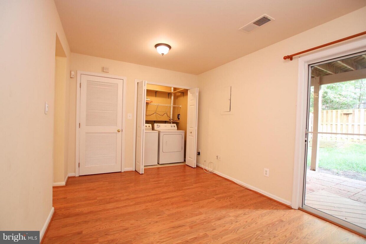 Primary Photo - 43205 Chestermill Terrace