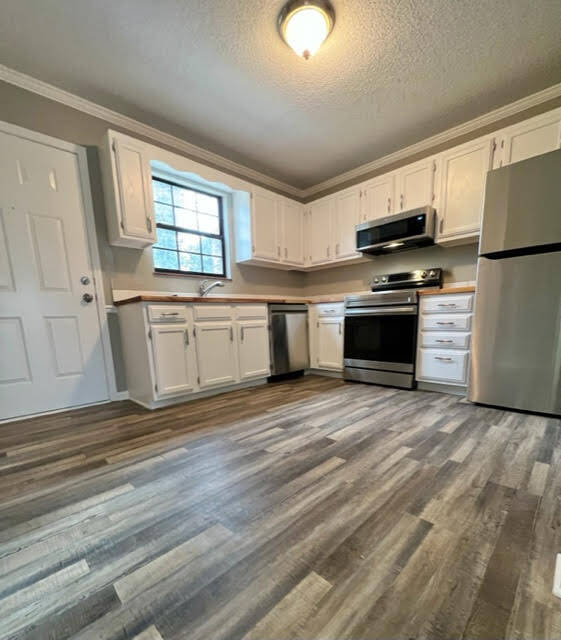 Kitchen - 810 Highland Dr