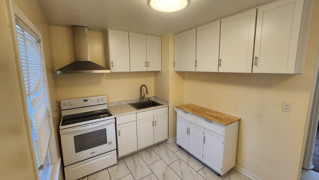 Foto del edificio - Charming Benson Home