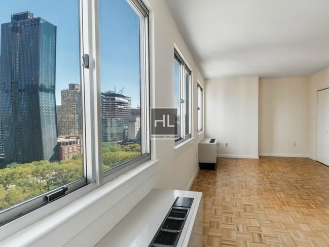 Building Photo - Spacious Duplex 1BR/1.5BA – 890 SF!! - NO FEE