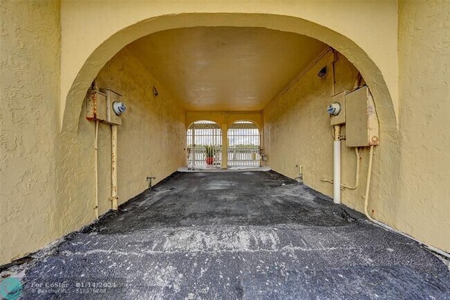 Building Photo - 1800 N Ocean Dr